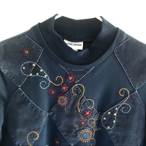 Vintage blue embroidered patchwork grandma dressy sweatshirt - Picture 3 of 5